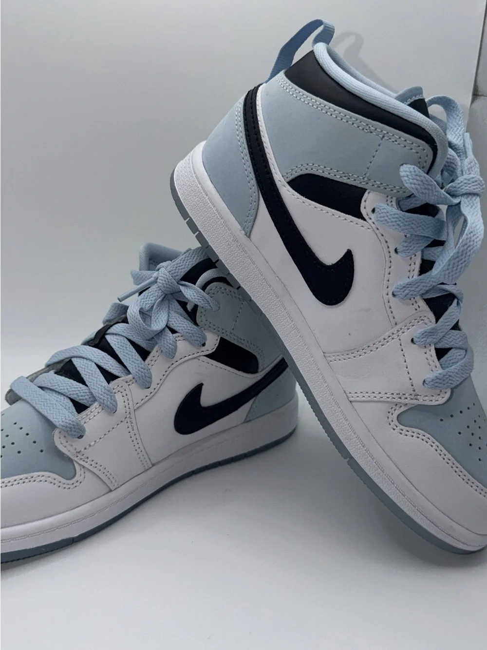 Nike Kids High-Top Sneakers in Light Blue, Navy & White